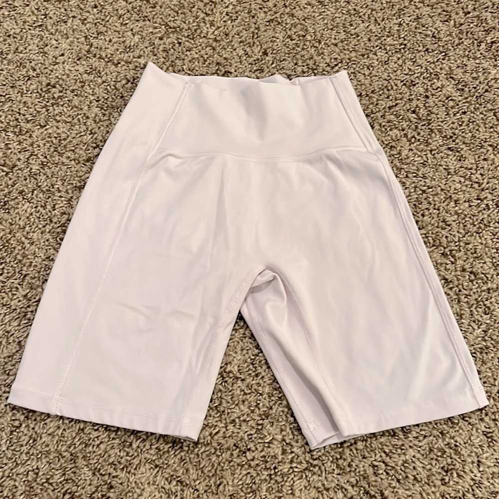 Alphalete Pulse Kinetic Short in the color lavender, size small